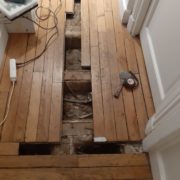 Restauration d'un parquet à lames anglaises